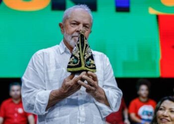 Lula cresce entre católicos e evangélicos em reta final do primeiro turno.