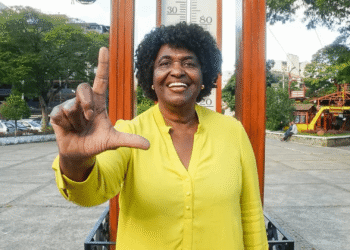 Benedita da Silva lidera corrida ao Senado no Rio de Janeiro
