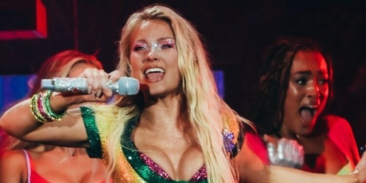 Zara Larsson faz quadradinho, chama fã ao palco e transforma Sunset em festa no Rock in Rio