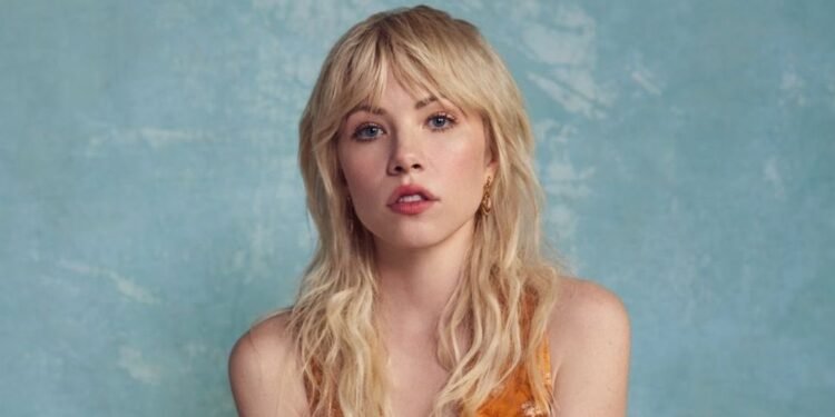 Carly Rae Jepsen diz estar feliz longe do topo do pop: “Encontrei meu ponto ideal”