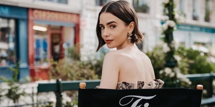Lily Collins se despede de Emily Cooper após encerrar gravações de “Emily in Paris”