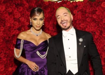 J Balvin agradece Anitta por abrir portas para ele no Brasil durante show no Rock in Rio