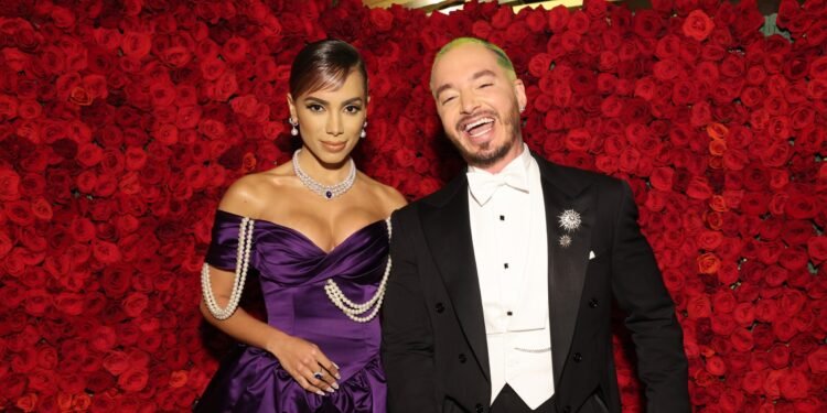 J Balvin agradece Anitta por abrir portas para ele no Brasil durante show no Rock in Rio