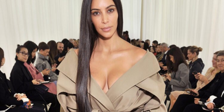 Kim Kardashian recebe indenização simbólica de apenas €1 por assalto sofrido em Paris